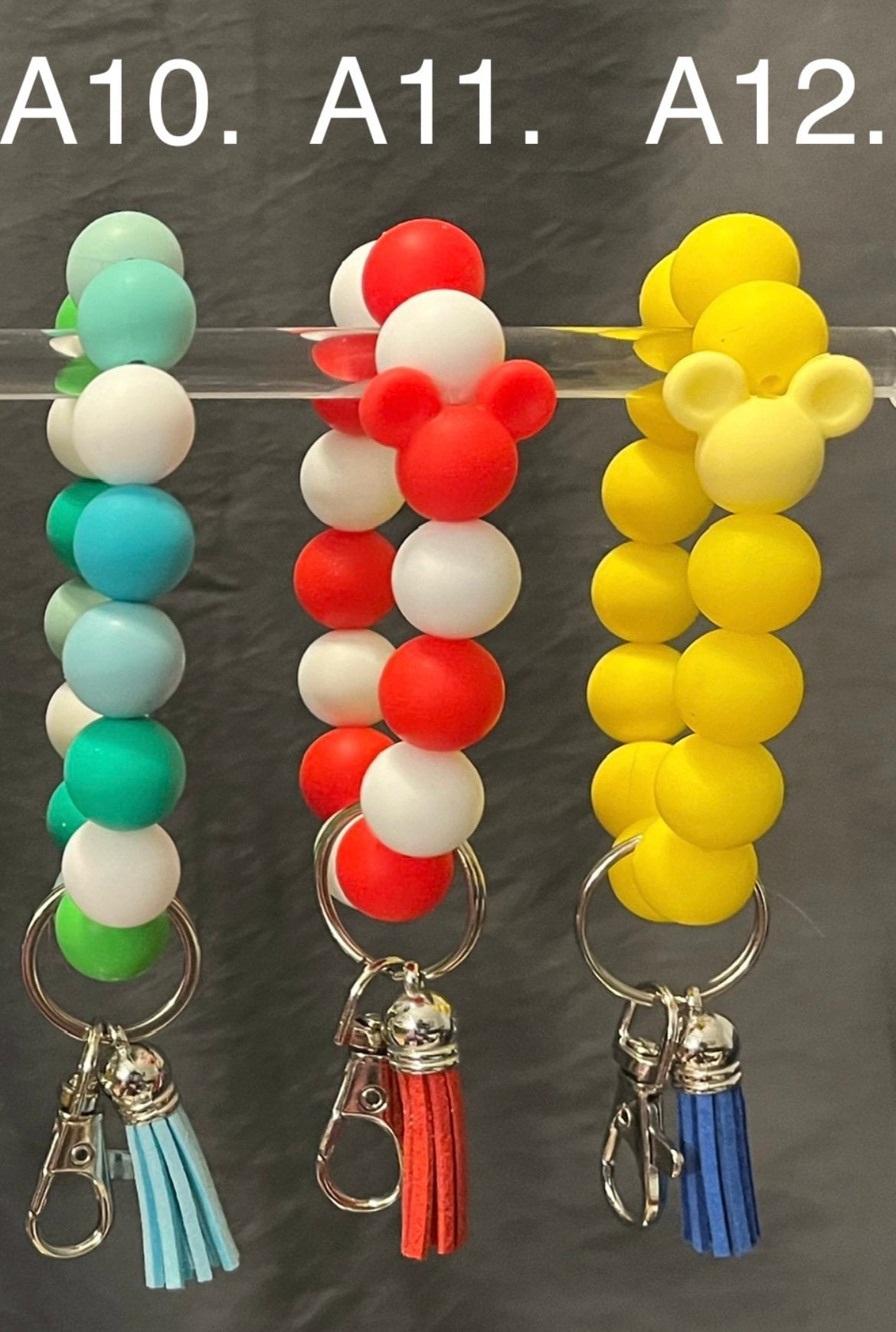 Elegance at Your Fingertips: Stylish Silicon Wristlet Keychain for On-the-Go Convenience!