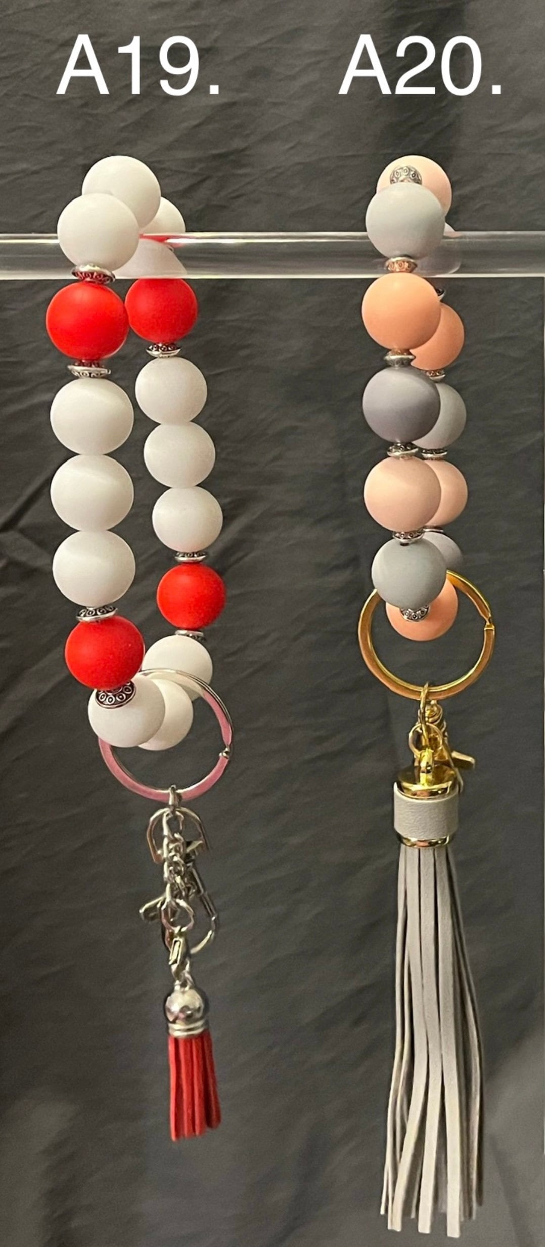 Elegance at Your Fingertips: Stylish Silicon Wristlet Keychain for On-the-Go Convenience!